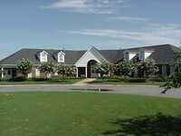 Willow Creek GC: clubhouse & putting green